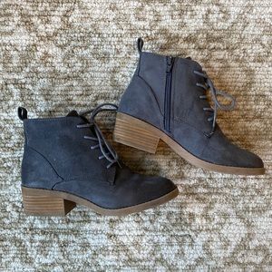 Carlos Santana gray ankle boots
